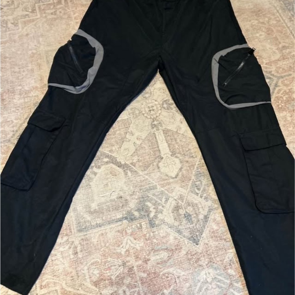Forever 21 Black and Gray Cargo Pants